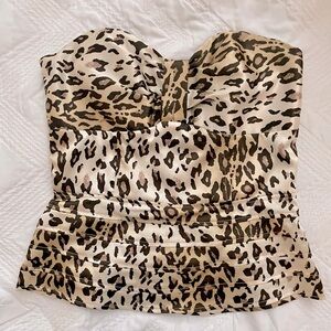 Silky leopard tube top size S kinda snug between S and XS. Good condition!